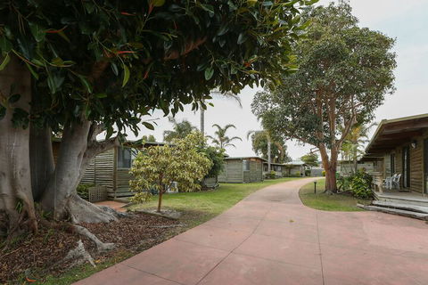 Lazy Acre Log Cabins - Great Ocean Road Tourism 4