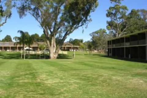 Tocumwal Golf Resort - Great Ocean Road Tourism 0