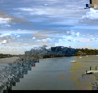 Burnett Riverside Hotel - Great Ocean Road Tourism