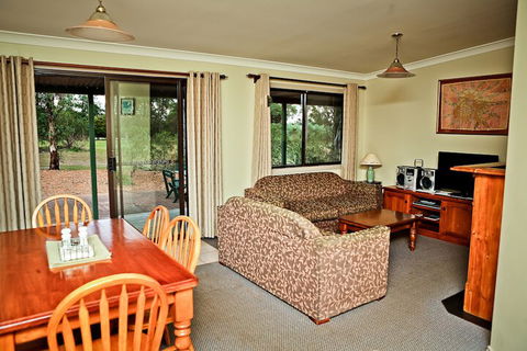 Twin Trees Country Cottages - Great Ocean Road Tourism 6