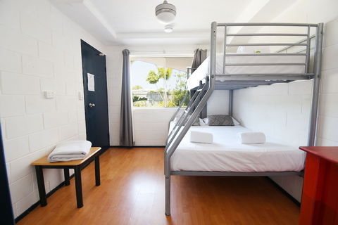 Caloundra Backpackers - Hostel - Great Ocean Road Tourism 4