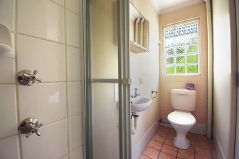 Caloundra Backpackers - Hostel - Great Ocean Road Tourism 6