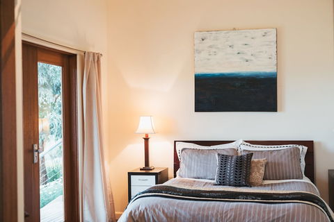 Outlook Hill Vineyard Cottages - Great Ocean Road Tourism 6