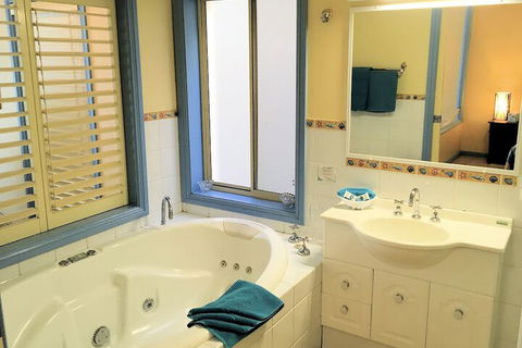 Al Mare Beachfront Retreat - Great Ocean Road Tourism 5