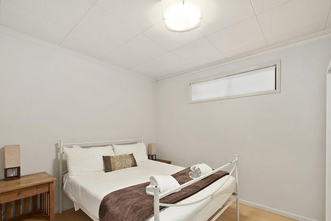McAuleys Beach House - Great Ocean Road Tourism 3