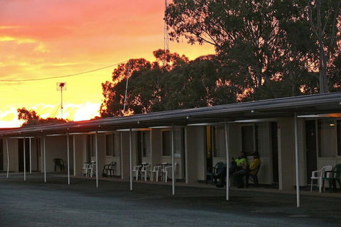 Charles Sturt Motor Inn West Wyalong - Great Ocean Road Tourism 4