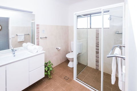 Mollymook Seascape Motel & Apartments - Great Ocean Road Tourism 5