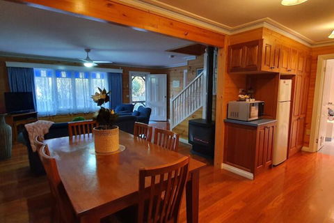 Sails Elegant Spacious Beach Villa - Great Ocean Road Tourism 3