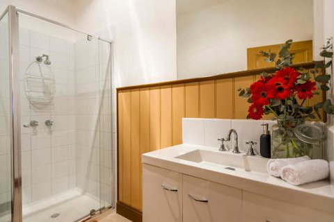 2 Dukes Daylesford - Great Ocean Road Tourism 1