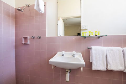 Esplanade Hotel - Great Ocean Road Tourism 4