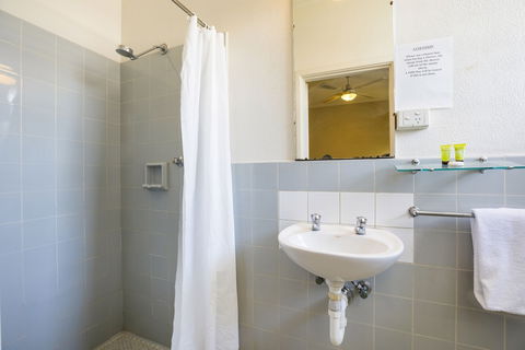 Esplanade Hotel - Great Ocean Road Tourism 3