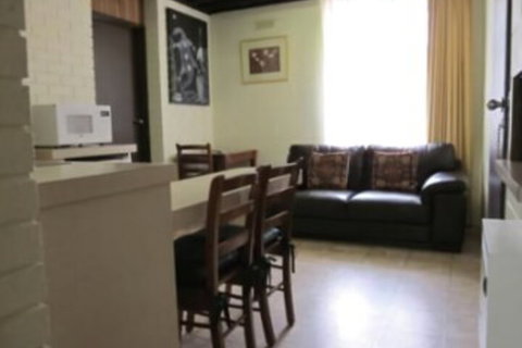 Lakes Waterfront Motel & Holiday Cottages - Great Ocean Road Tourism 4