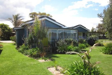 Lakes Waterfront Motel & Holiday Cottages - Great Ocean Road Tourism 1