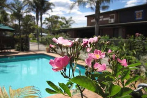 Lakes Waterfront Motel & Holiday Cottages - Great Ocean Road Tourism 2