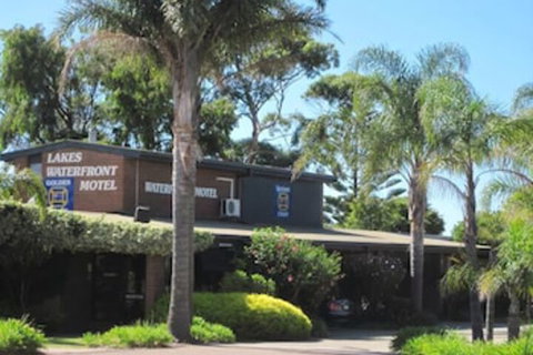 Lakes Waterfront Motel & Holiday Cottages - Great Ocean Road Tourism 0