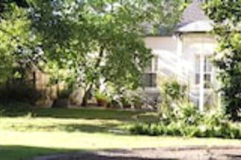 Camellia Cottage Bed & Breakfast - Great Ocean Road Tourism 4