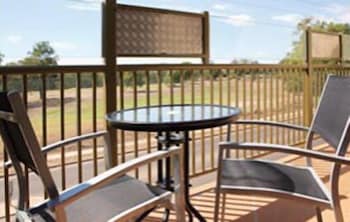 Emerald Executive Apartments - Great Ocean Road Tourism 6