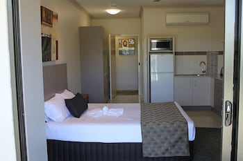 Emerald Executive Apartments - Great Ocean Road Tourism 3