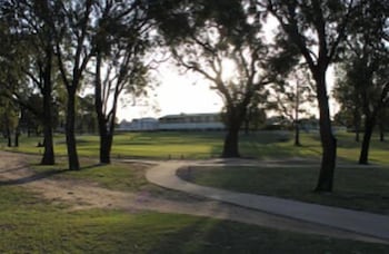 Emerald Executive Apartments - Great Ocean Road Tourism 0