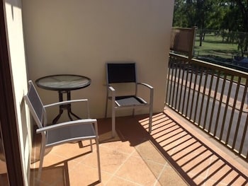 Emerald Executive Apartments - Great Ocean Road Tourism 5