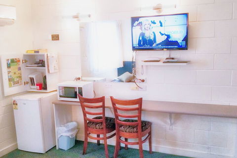 A & A Lodge Motel Emerald - Great Ocean Road Tourism 6