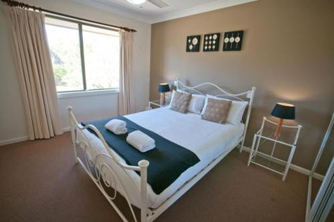 Beachside Gardens 5 - Great Ocean Road Tourism 3
