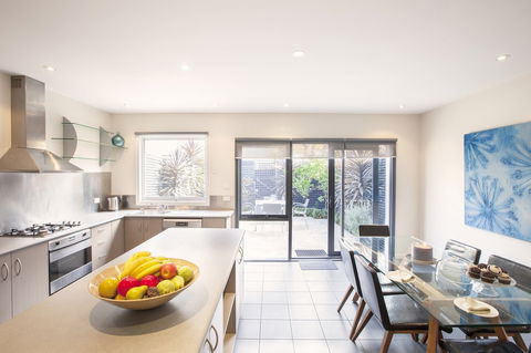 BOUTIQUE STAYS - Roxys Place - Great Ocean Road Tourism 2