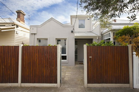 BOUTIQUE STAYS - Roxys Place - Great Ocean Road Tourism 1