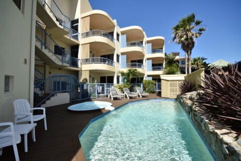 Coolum Baywatch Resort - Great Ocean Road Tourism 4