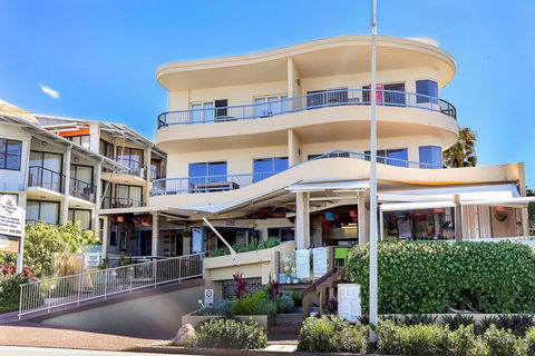 Coolum Baywatch Resort - Great Ocean Road Tourism 1