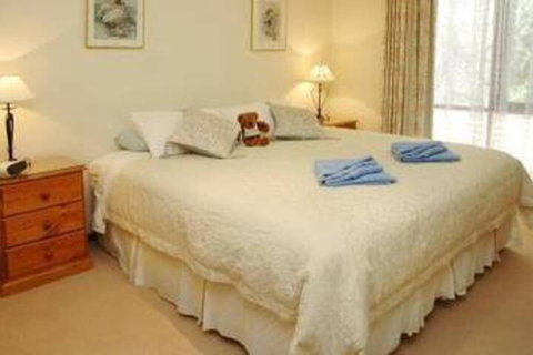 Woodland By The Bay & Puddleduck Cottage - Great Ocean Road Tourism 3