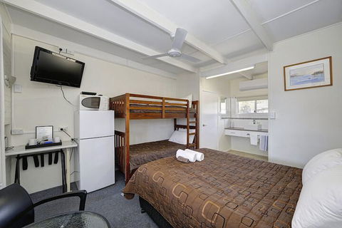Moore Park Beach Motel - Great Ocean Road Tourism 6