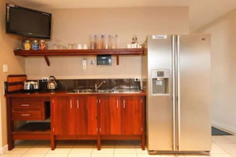 Waikiki Beach Bed & Breakfast - Great Ocean Road Tourism 4