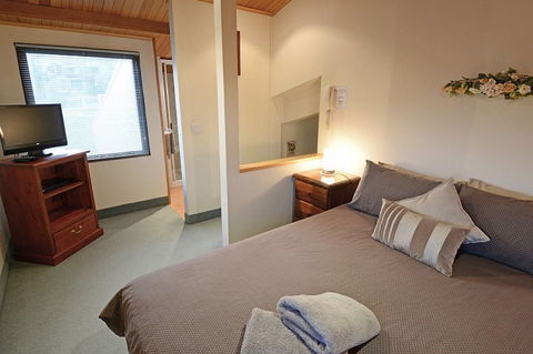 Falls Creek Country Club - Great Ocean Road Tourism 4