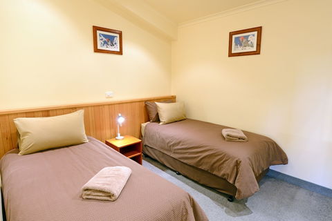 Falls Creek Country Club - Great Ocean Road Tourism 1