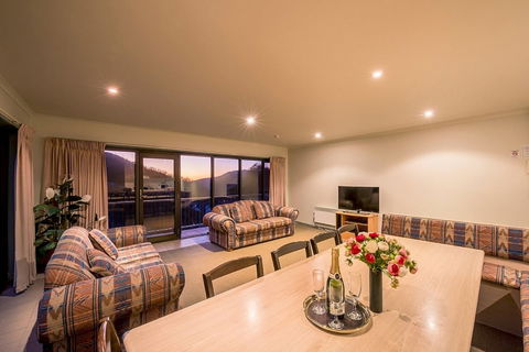 Falls Creek Country Club - Great Ocean Road Tourism 3