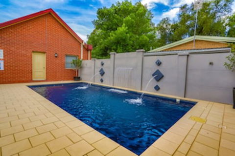 Murray Waters Motor Inn & Apartments - Great Ocean Road Tourism 0