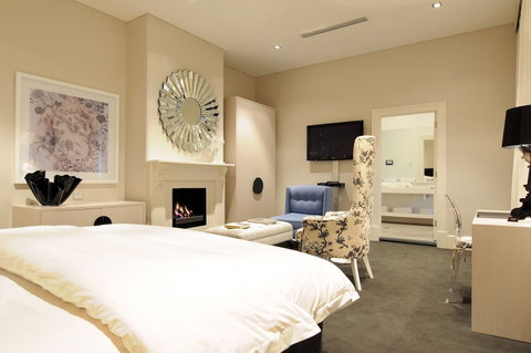 5 Rooms At The Stirling Hotel - Great Ocean Road Tourism 1