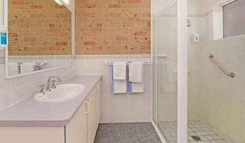 Rotary Lodge Port Macquarie - Great Ocean Road Tourism 3