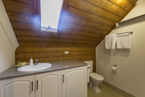 The Racecourse Inn - Great Ocean Road Tourism 3
