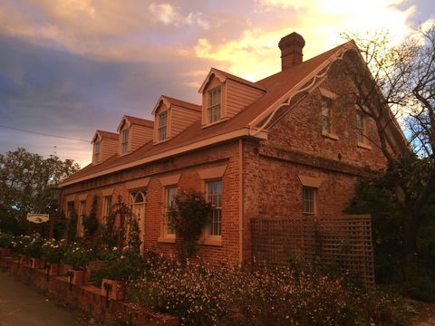The Racecourse Inn - Great Ocean Road Tourism 1