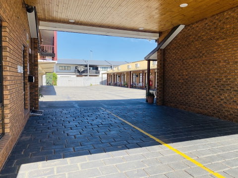 The Cottage Motor Inn Albury - Great Ocean Road Tourism 0
