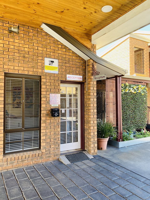The Cottage Motor Inn Albury - Great Ocean Road Tourism 3