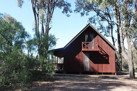 Krinklewood Cottage & Train Carriages - Great Ocean Road Tourism 5