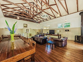 Tuck Inn Yarra Valley - Great Ocean Road Tourism 0
