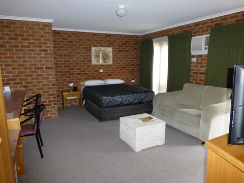 Inverloch Central Motor Inn - Great Ocean Road Tourism 6