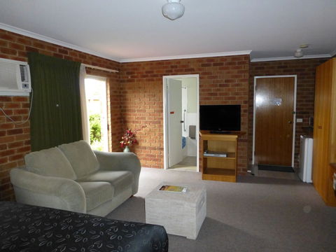 Inverloch Central Motor Inn - Great Ocean Road Tourism 5