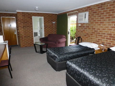 Inverloch Central Motor Inn - Great Ocean Road Tourism 3