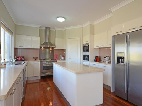 Silver Springs (4br) Cottage With Wifi Views Olives & Space . Fireplace Views Olives & Space - Great Ocean Road Tourism 1