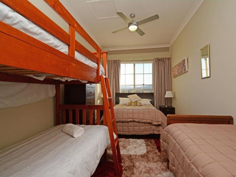 Silver Springs (4br) Cottage With Wifi Views Olives & Space . Fireplace Views Olives & Space - Great Ocean Road Tourism 3